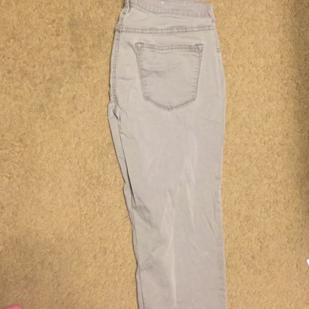 Light gray capris